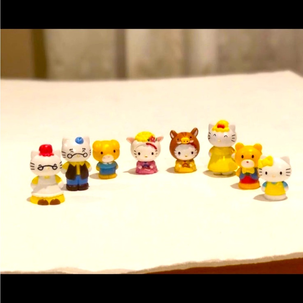 Vintage Hello Kitty & friends family 8 figures